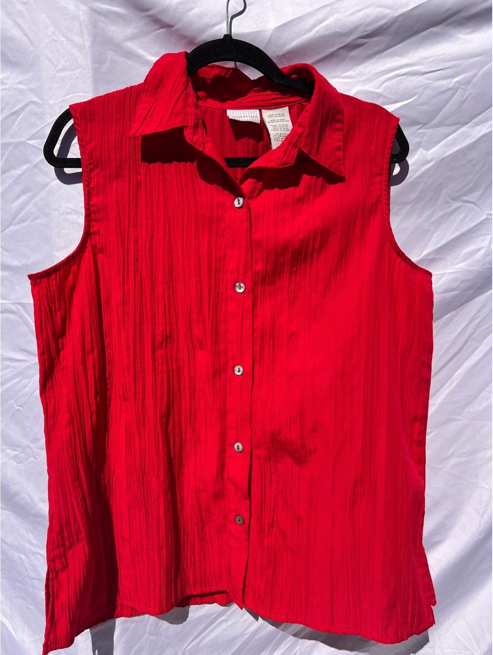 White Stag Red Crinkle Pleated Sleeveless Button Front Blouse Y2K